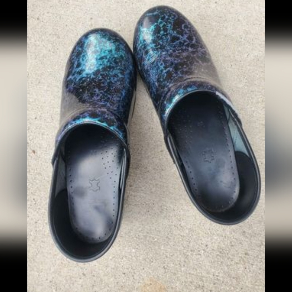 Women's Dansko Size 39 (8)